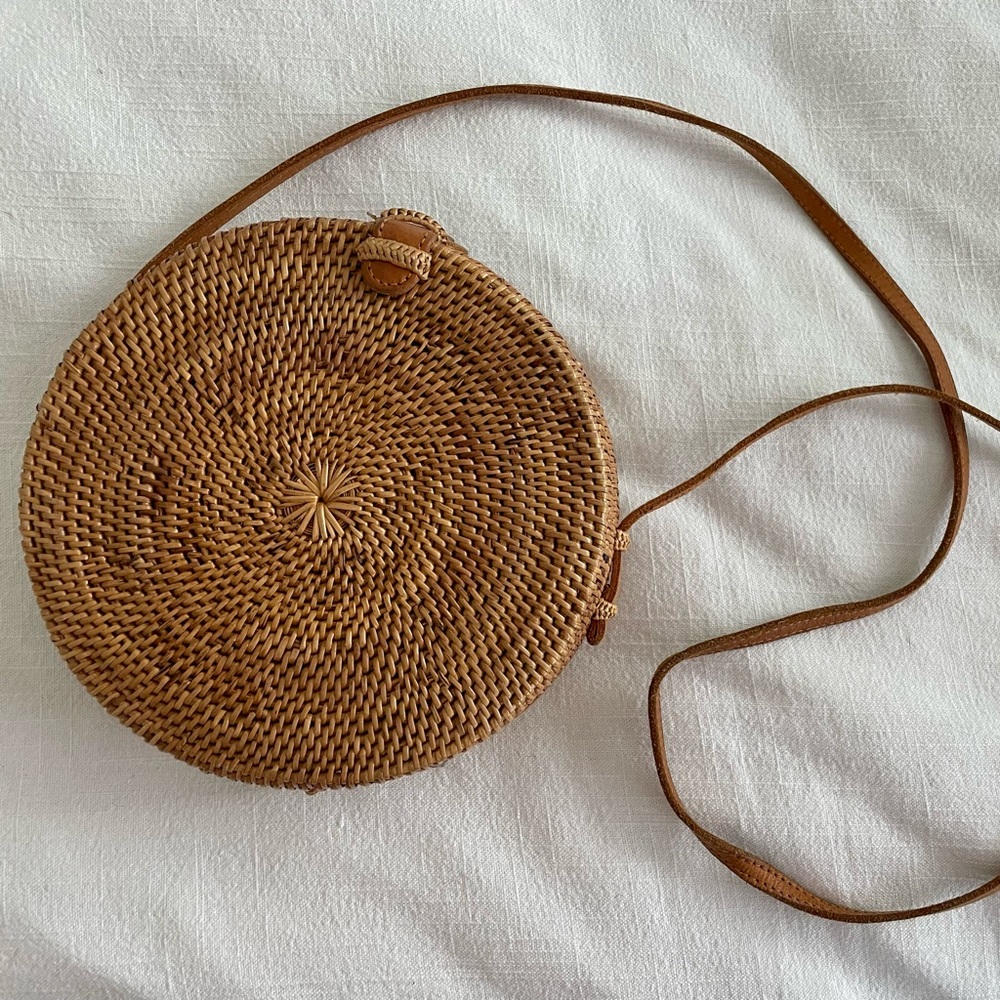 Woven ratan circle bag